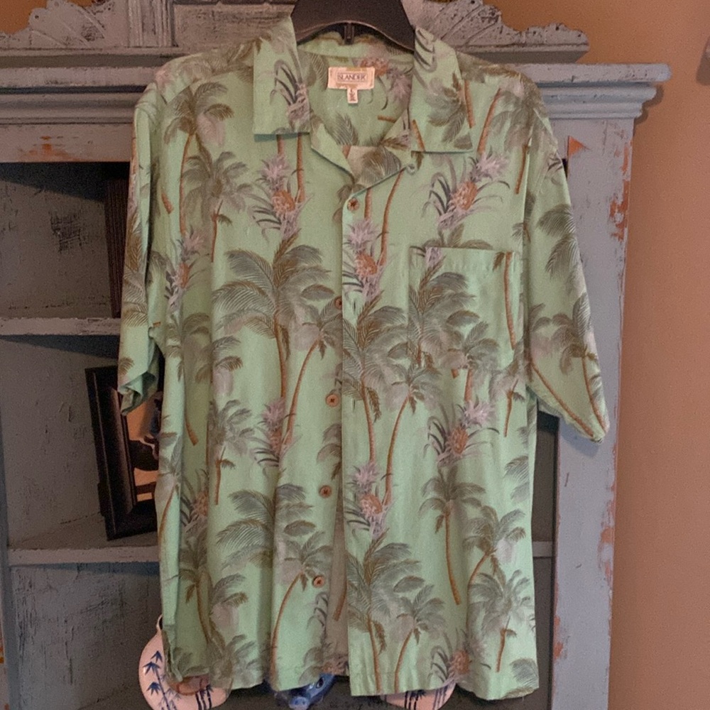 Men’s L Islander Green and Cream Floral Casual Button Down Shirt Pienapple